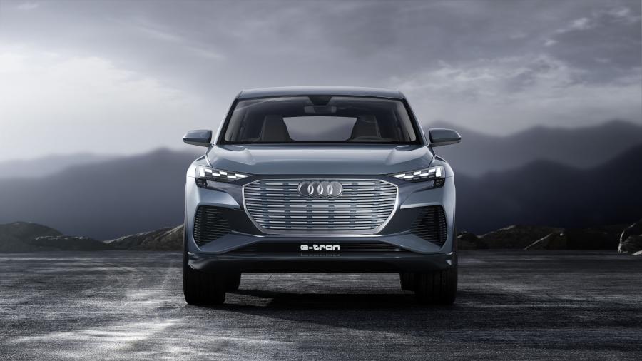  Audi Q4 e-tron Concept 2019 года  (фото 2 из 28)